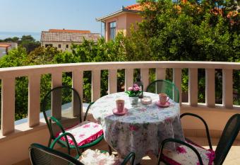 Apartmani Anja allows 18 year olds to book a room