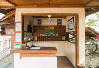 RedDoorz @ Pantai Pelabuhan Ratu 2 allows 18 year olds to book a room