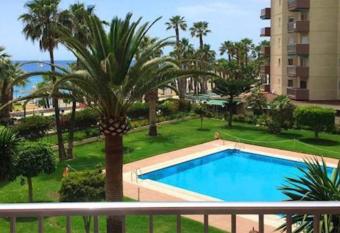 Apartamento G  ndolas allows 18 year olds to book a room