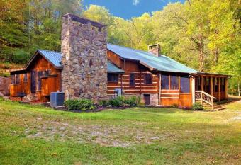 The Fish House at Norton Creek 6 Bedroom allows 18 year olds to book a room