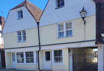 Milton House has Balcony rooms