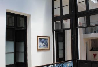 Montevideo Chic Hostel has Balcony rooms