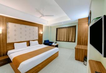 HOTEL SHITAL INN allows 18 year olds to book a room