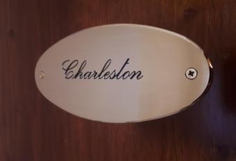 Dimora Charleston Lecce parcheggio privato in loco gratis allows 18 year olds to book a room