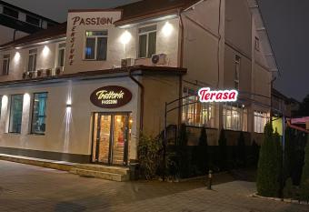 Pensiunea Passion Club allows 18 year olds to book a room