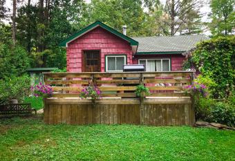 Dream House by Lake Simcoe beach allows 18 year olds to book a room