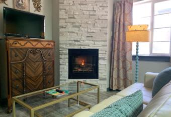 Starry Night Inn allows 18 year olds to book a room