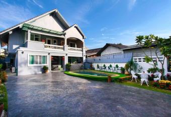 Chean-Chean House has Balcony rooms