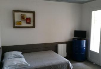 Leucateloc has Balcony rooms