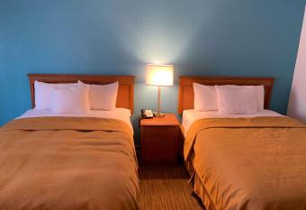 Studio 6-Lincoln, Ne - Airport allows 18 year olds to book a room