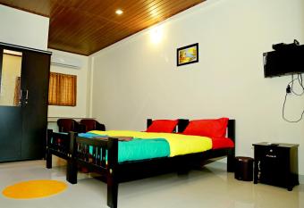 Town Gate Rest House has Balcony rooms