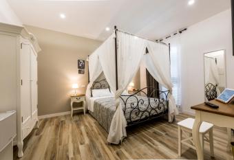 Il Parco dei Poeti B&B has Balcony rooms