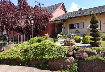 Ferienwohnungen Maintal has Balcony rooms