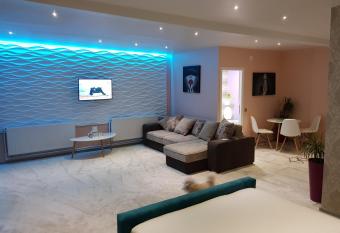 Art Boutique Central has Balcony rooms