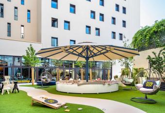 JO&JOE Paris Gentilly - Auberge de Jeunesse allows 18 year olds to book a room