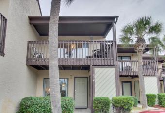 Portside Resort has Balcony rooms