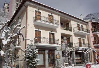 Iris has Balcony rooms