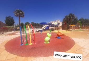 Mobil home Valras allows 18 year olds to book a room