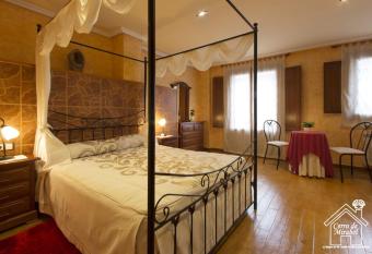 Casa Rural Cerro de Mirabel has Balcony rooms