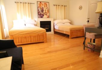 Elegant Suite at Bloor/Bathurst allows 18 year olds to book a room