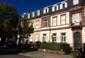 Villa Schiller, 2 studios c  t   jardin - quartier Orangerie allows 18 year olds to book a room