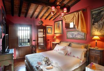 Camera Rosa has Balcony rooms