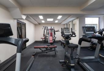 Hotel Montreal Metropolitan allows 18 year olds to book a room