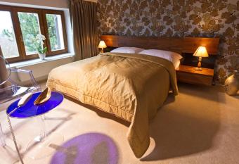 Residence Arx & Wellness allows 18 year olds to book a room