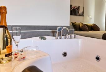 B&B Villa Vela allows 18 year olds to book a room