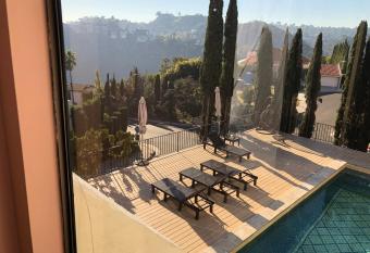 Hollywood Hills private room has rooms with a private hot tub