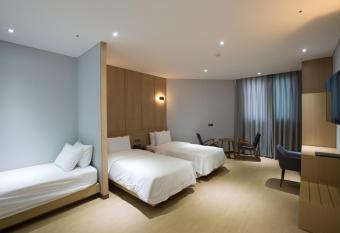 Notte La Mia Hotel allows 18 year olds to book a room