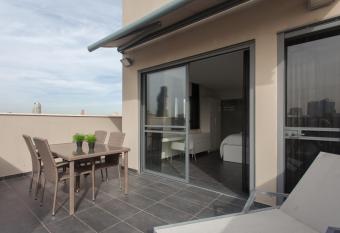 Luxury Penthouse 2 bed near Rothchild allows 18 year olds to book a room