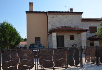 Villa Boutique Sabine has Balcony rooms