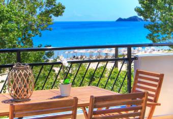 Studios Aigaio has Balcony rooms