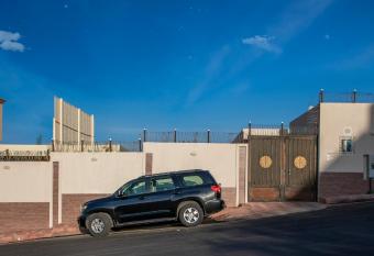 Al Estraha Al Raqia Vila allows 18 year olds to book a room