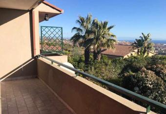 3 bedrooms house with sea view enclosed garden and wifi at Aci Catena 4 km away from the beach has Balcony rooms