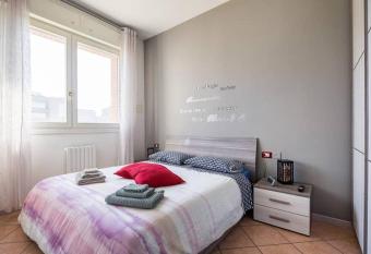M2BO DOSSETTI 27 - FIERA allows 18 year olds to book a room
