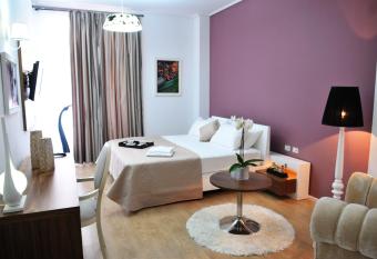 Golden City Hotel & Spa, Tirana allows 18 year olds to book a room