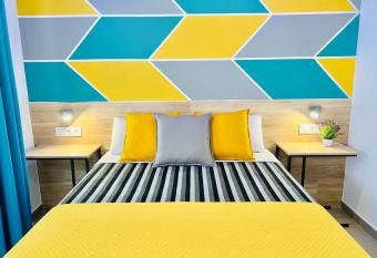 Dori Rooms Hostal allows 18 year olds to book a room