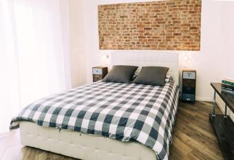 Mazzini 33 allows 18 year olds to book a room