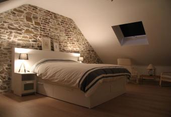 G  te du Lac allows 18 year olds to book a room