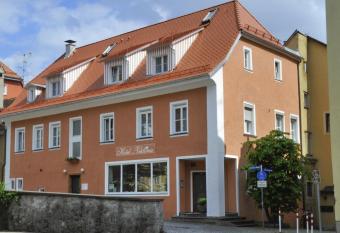 Hotel Garni Viktoria allows 18 year olds to book a room