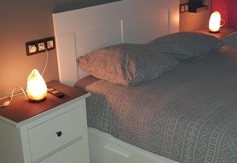 Location court terme allows 18 year olds to book a room