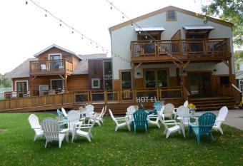 Hotel Broad Ripple has Balcony rooms