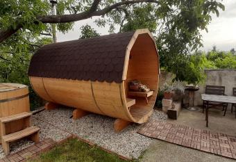 SAUNA Dom has Balcony rooms