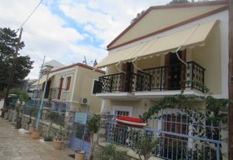 Chryssa Rooms has Balcony rooms