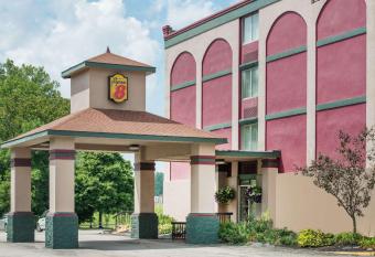 Econo Lodge Erie near Casino has Smoking rooms