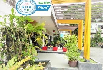 D2 lamoon resotel allows 18 year olds to book a room