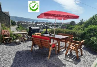 Apartment Chic has Balcony rooms