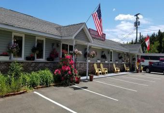 The Fundy Rocks Resort has Balcony rooms